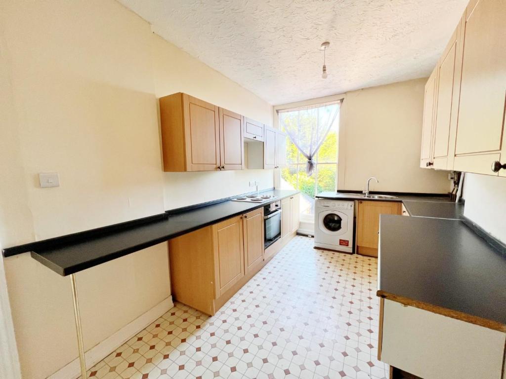 Kitchen pic 2.jpg
