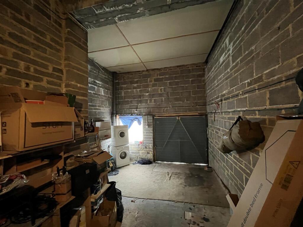 garage 2.jpg