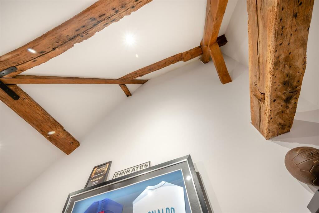 8582263-interior23.jpg