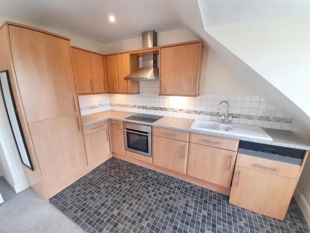 Kitchen area new.jpg