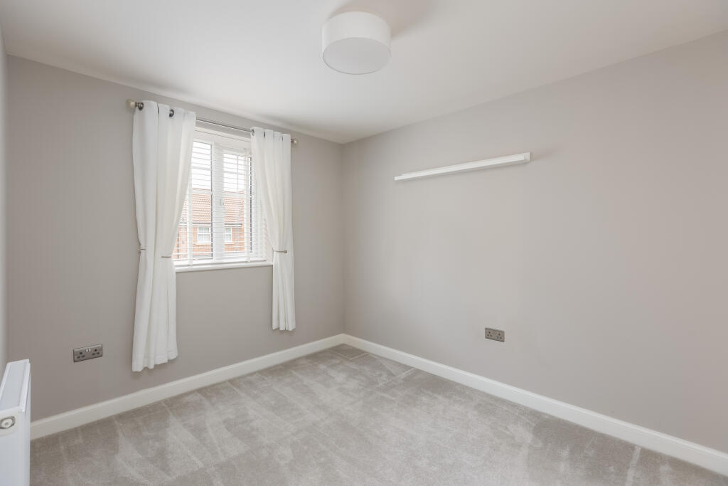 Waterside Court 6 Bedroom 3