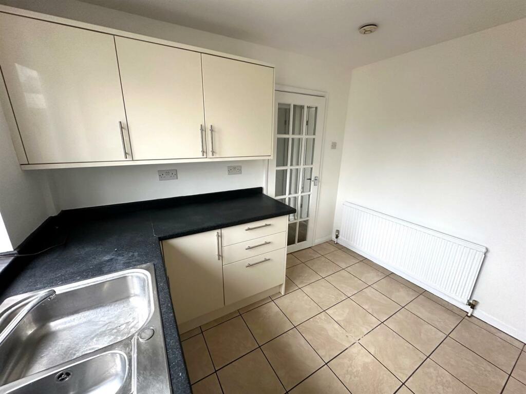 kitchen 3.jpg
