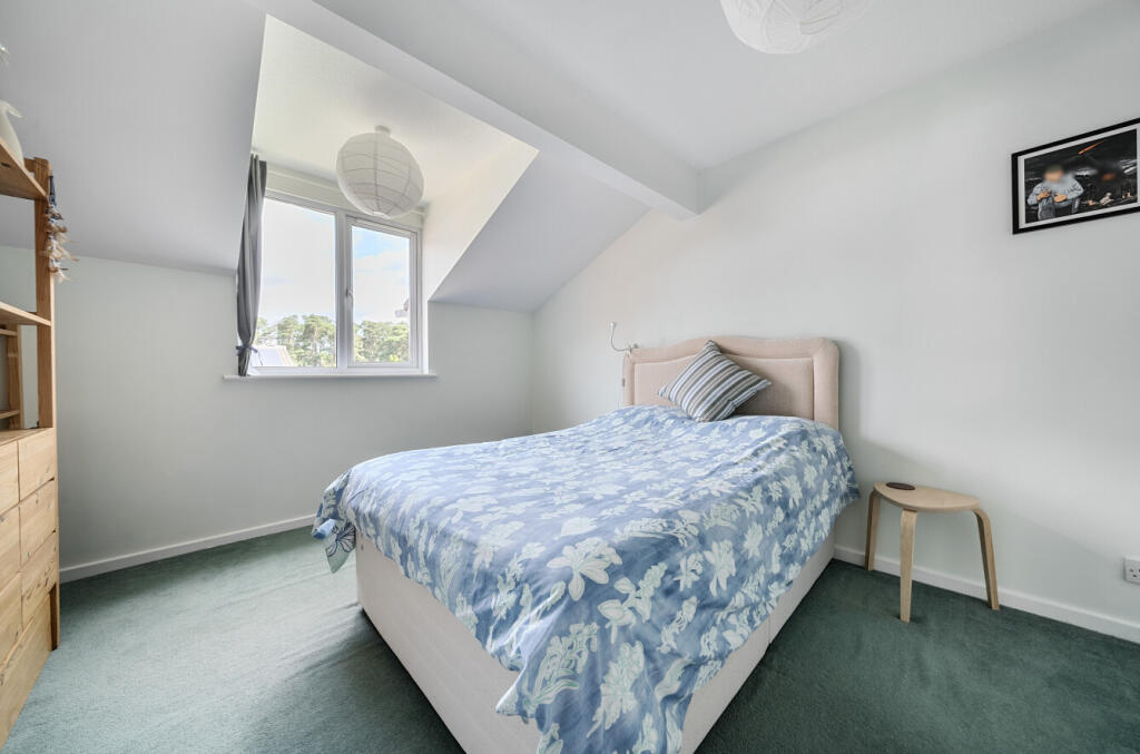 1299844-12-6842ce...