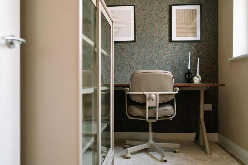 Example home offi...