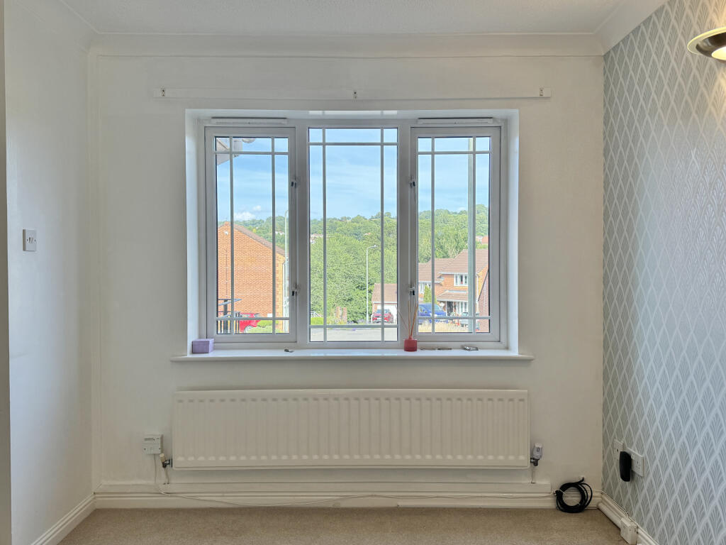 Spacious Sitting Room