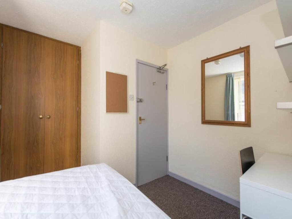 Bedroom-3b.jpeg