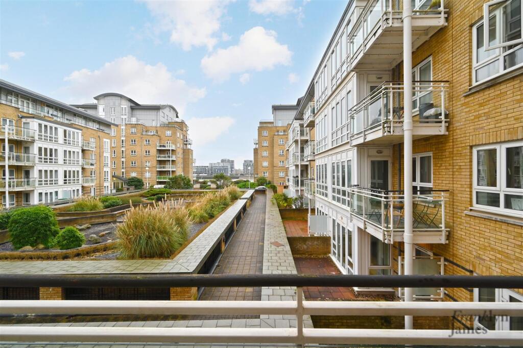 St-Davids-Square (4).JPG