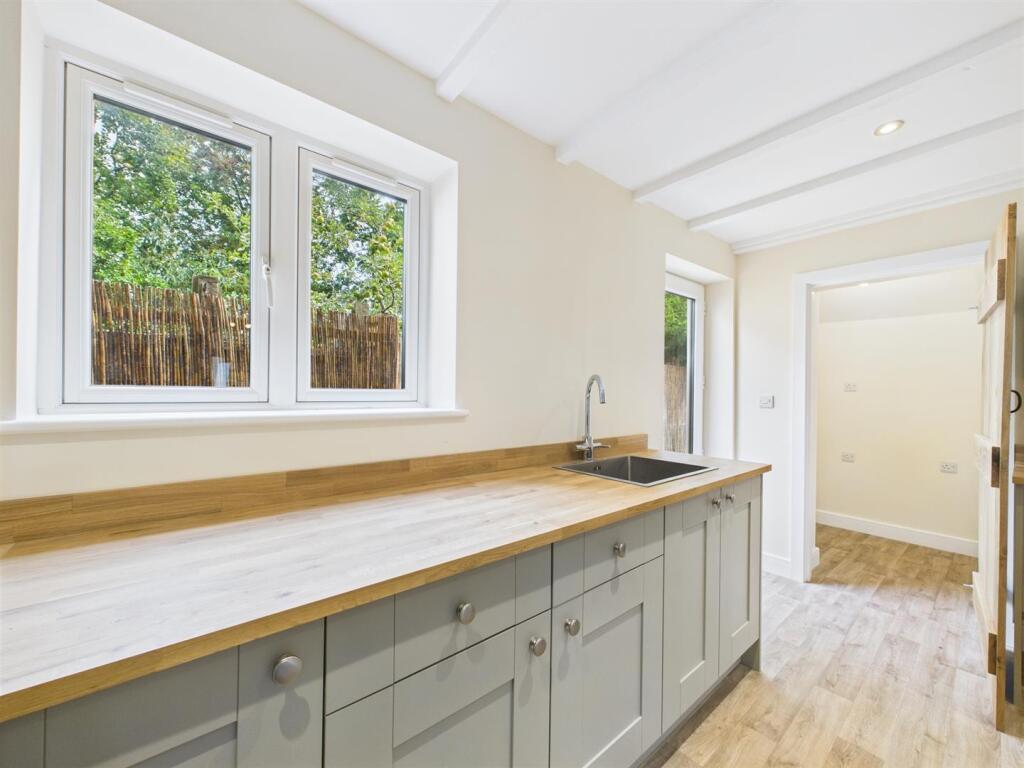 Oak Worktops With Shaker Units