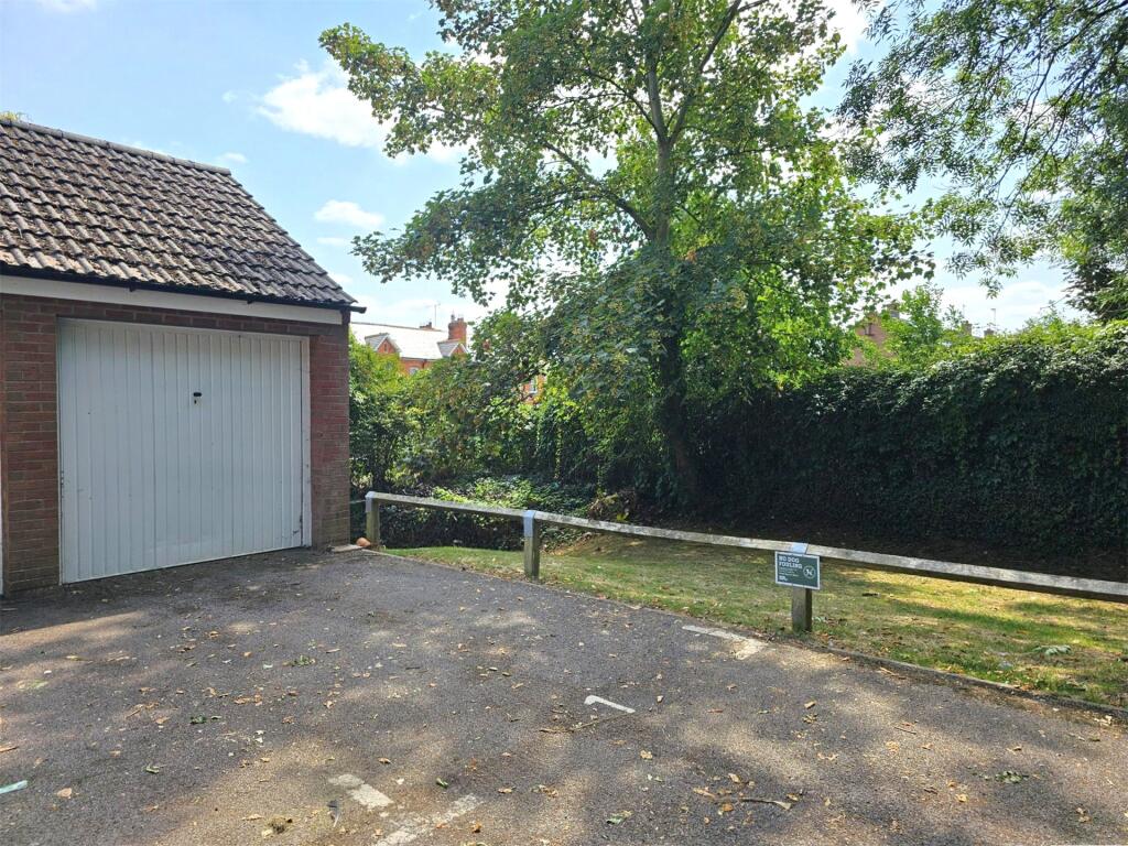Garage &amp; Parking