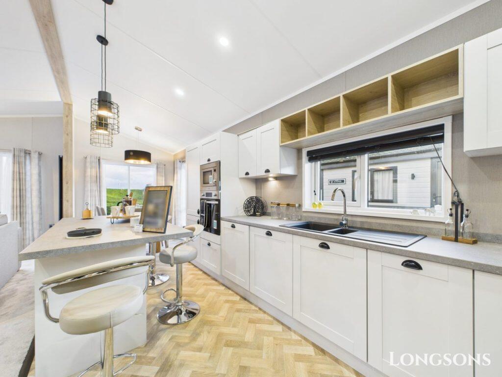 Cam02173g0 Pr0277 Still068