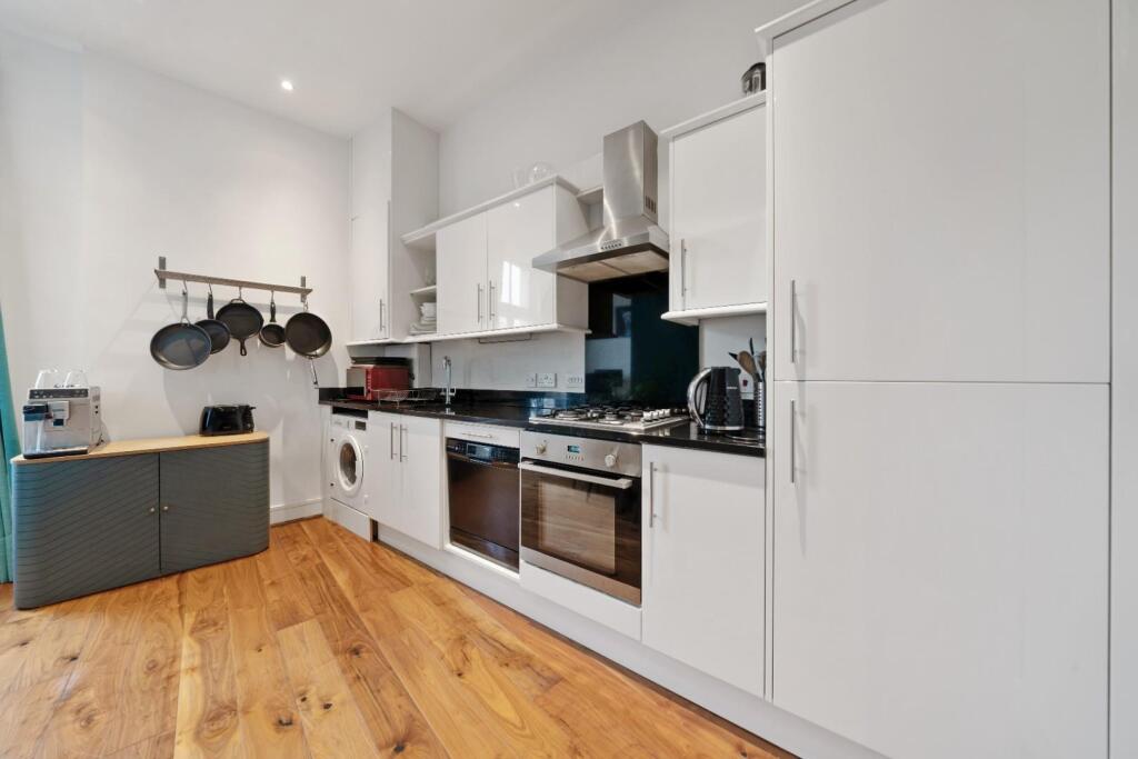 Chiswick High Road Flat 4 W4 Ph5.jpg