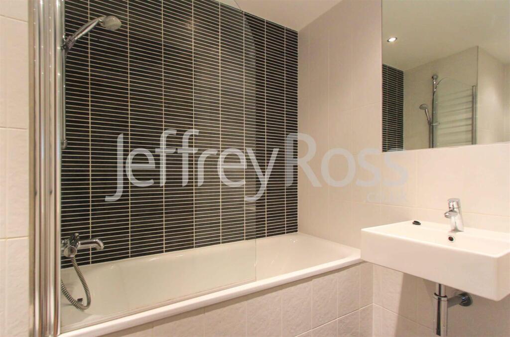 Meridian Plaza 1 beds (1 of 10).jpg