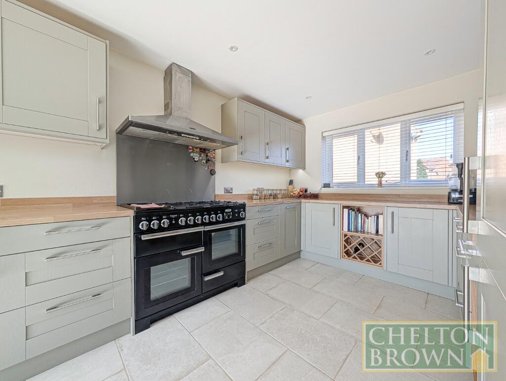 Kitchen &amp; Breakfast