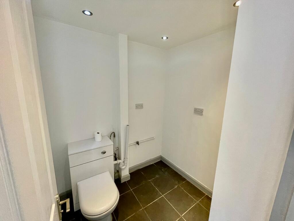 Cloarkroom/ Utility