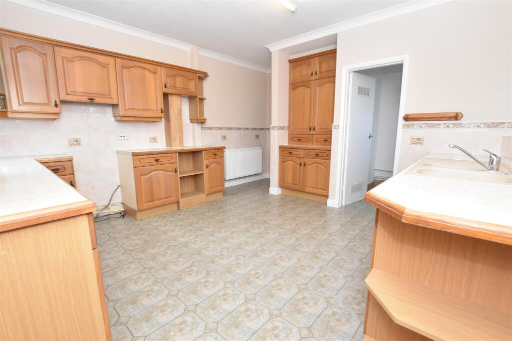 KITCHEN BREAKFAST ROOM