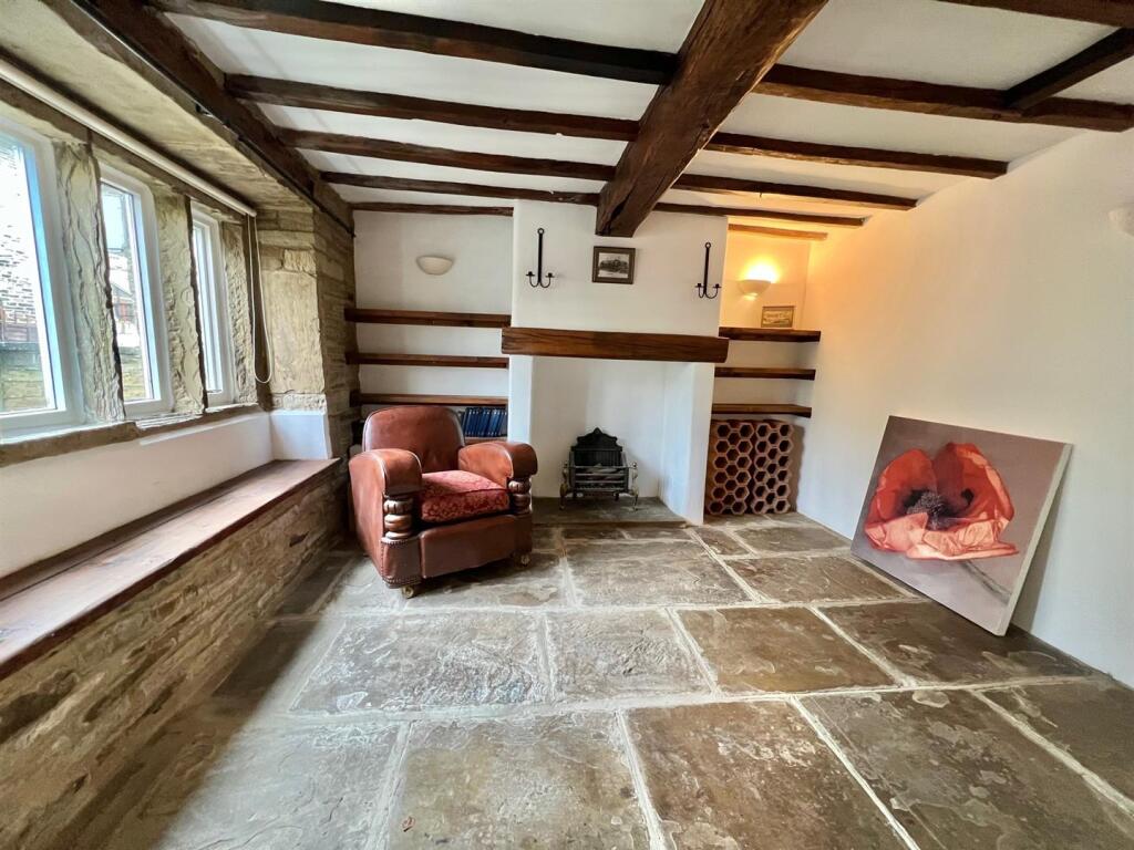 48 Wakefield Rd snug.jpg