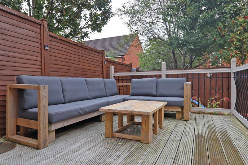 REAR GARDEN / SEATING AREA