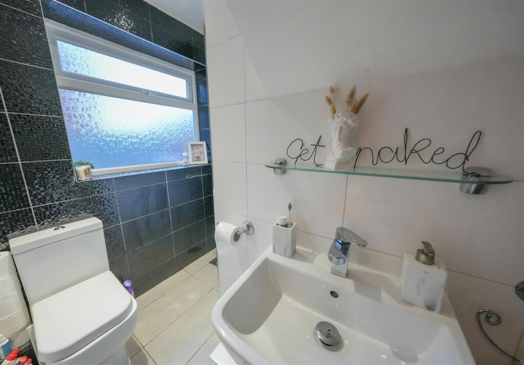 SHOWER ROOM