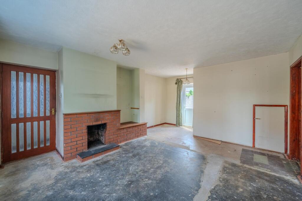 36 St Cadocs Road-9.jpg