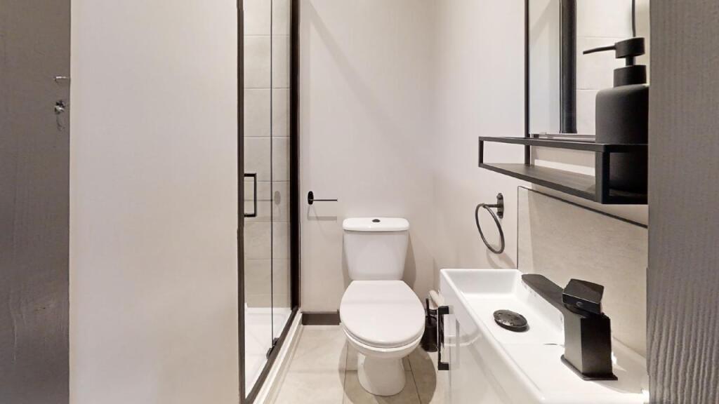 51-Ramsdell-Stevenage-SG1-1QY-Bathroom(1).jpg