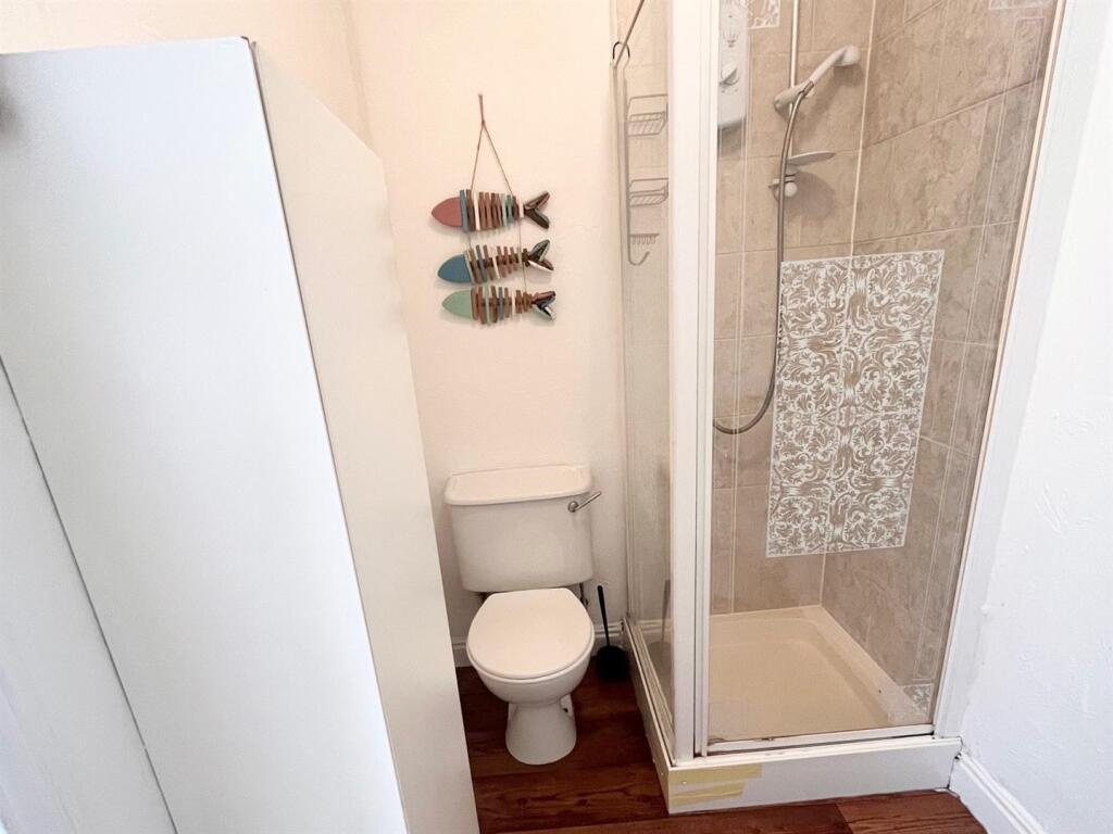 Flat 3 Bathroom.jpg