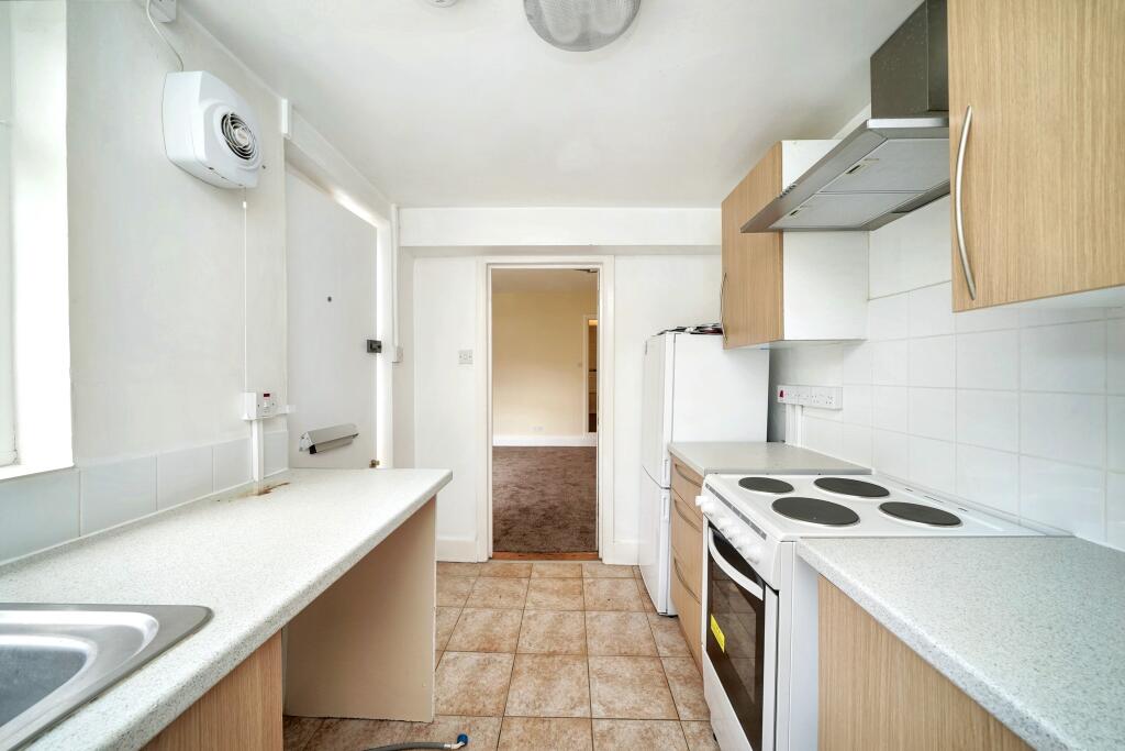 9B Farningham Road, Caterham, CR3 6LL