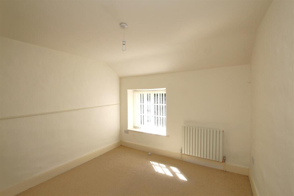 Bedroom - b.JPG