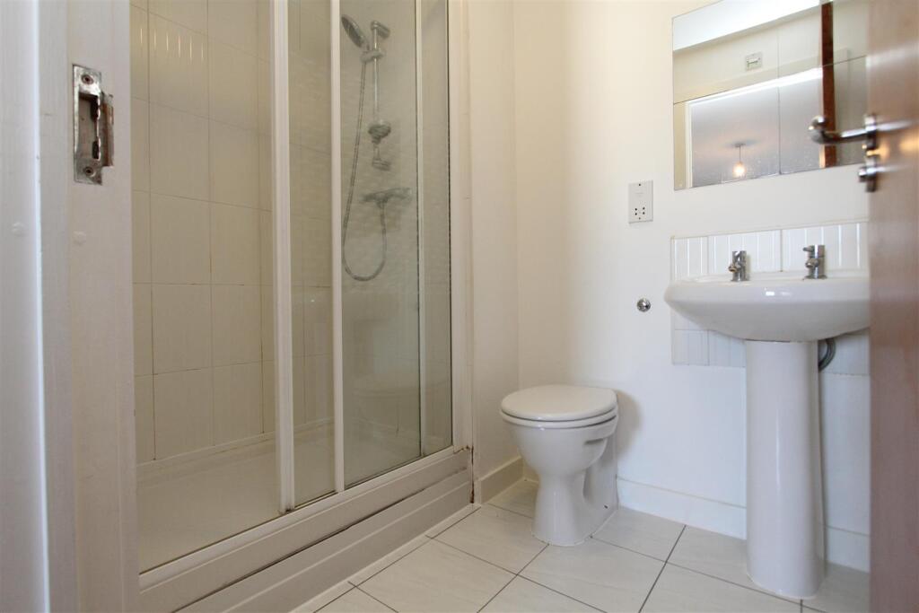 Ensuite.JPG