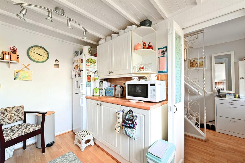 roman-close-bn41 (2).jpg