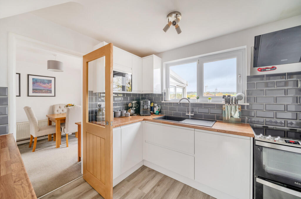 1370697-8-68f7705...