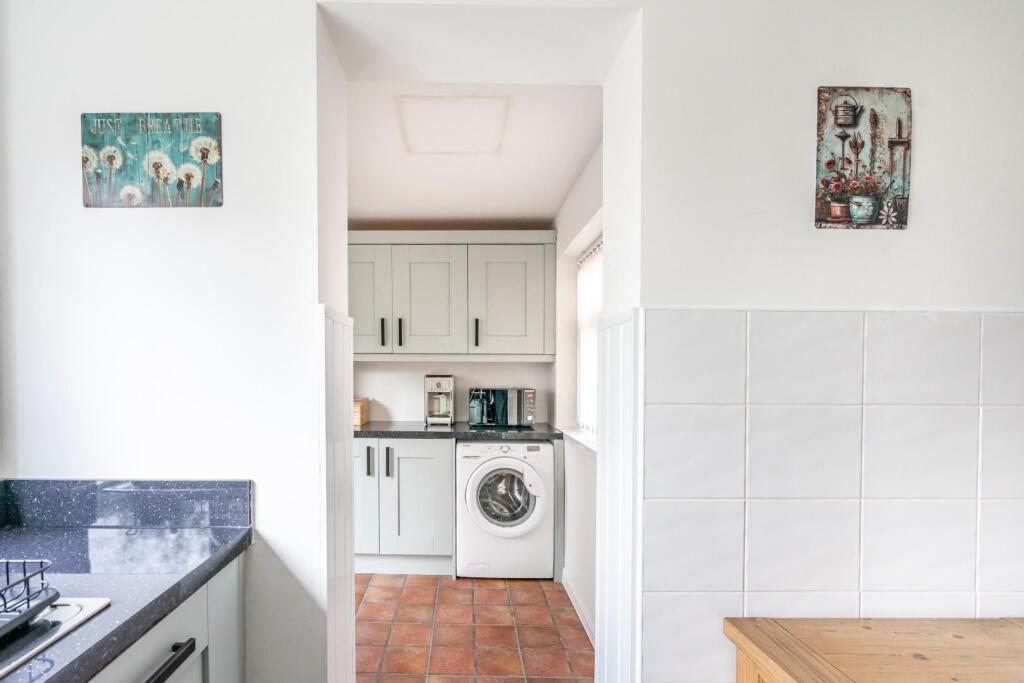 14 chestnut grove-9.jpg