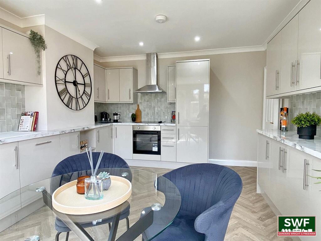 Kitchen4.jpg