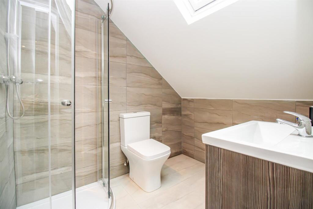 EN SUITE SHOWER ROOM/W.C.