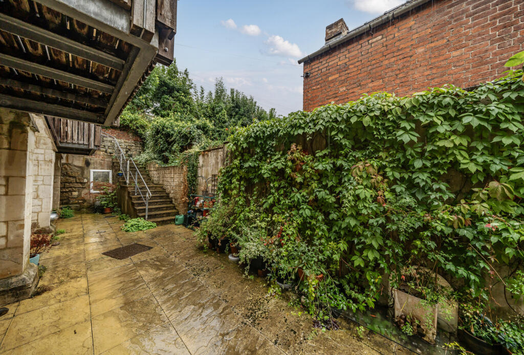 1342183-5-68b83df...