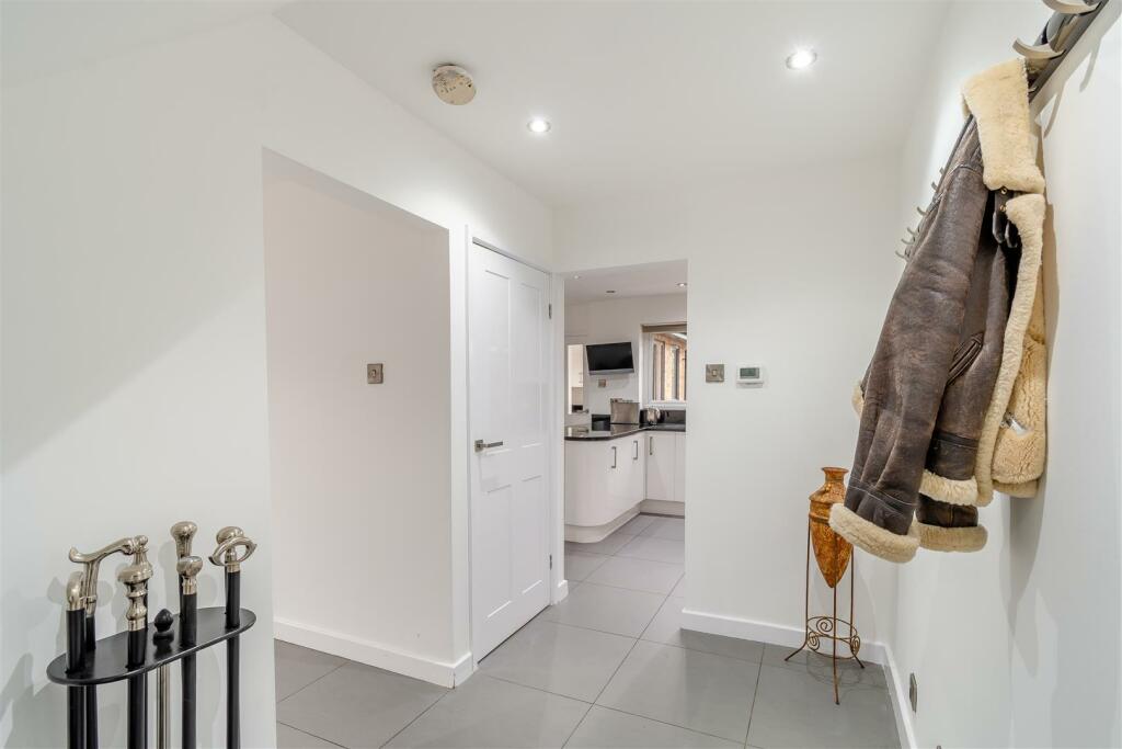 8579910-interior37.jpg