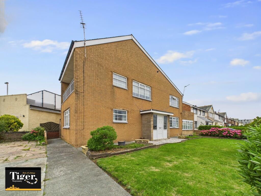 CAM02176G0-PR0611...