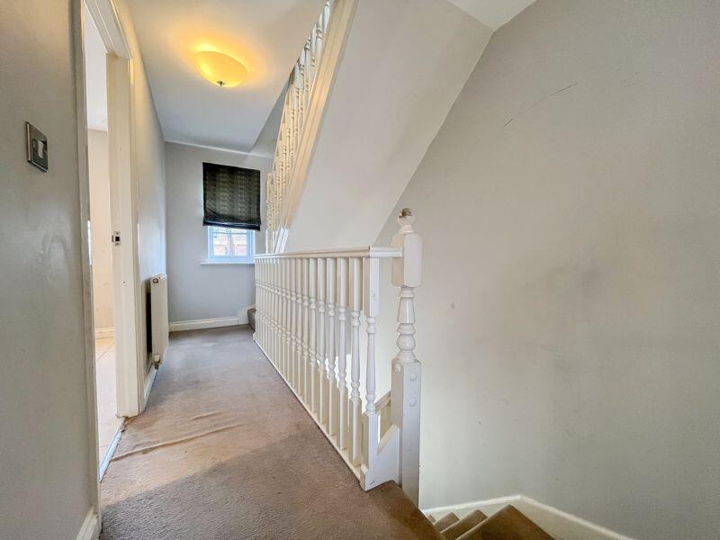 FIRST FLOOR LANDING
