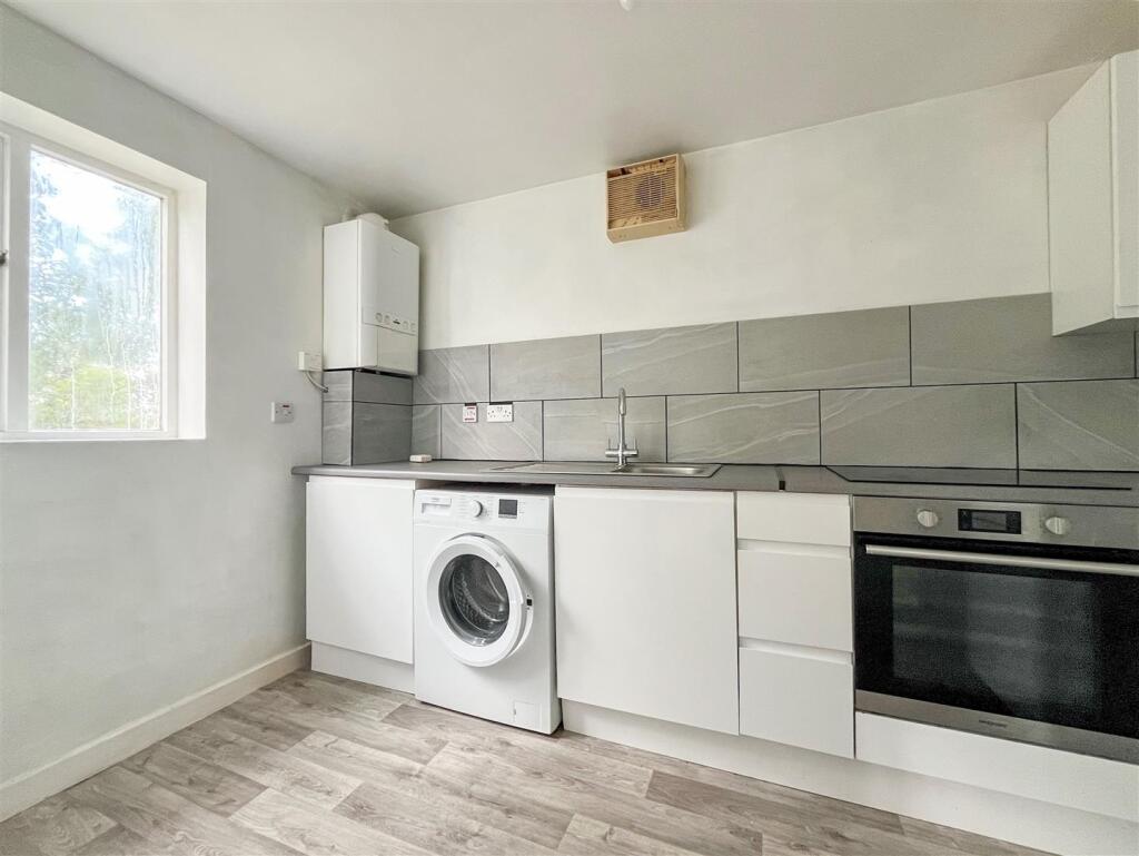 kitchen 2.jpg