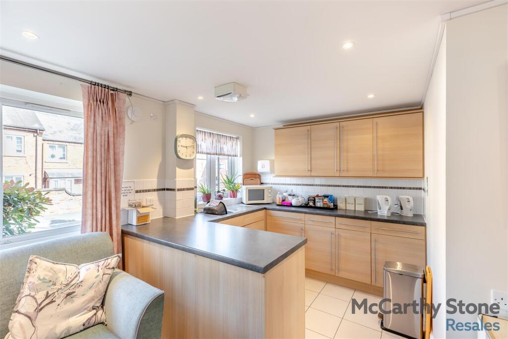 8649121-interior02.jpg