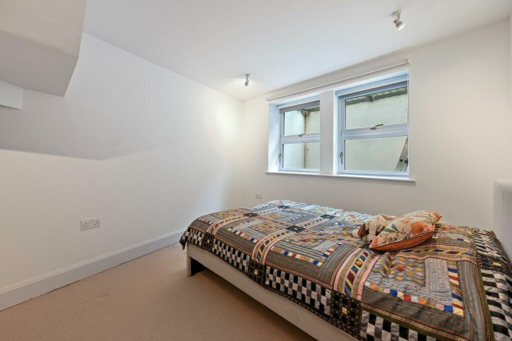 Lena Gardens - BedroomC3 (1).JPG