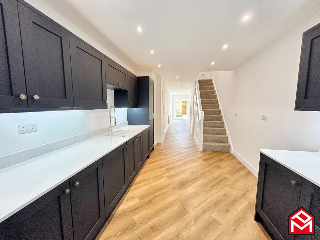 Kitchen/ Dining Area