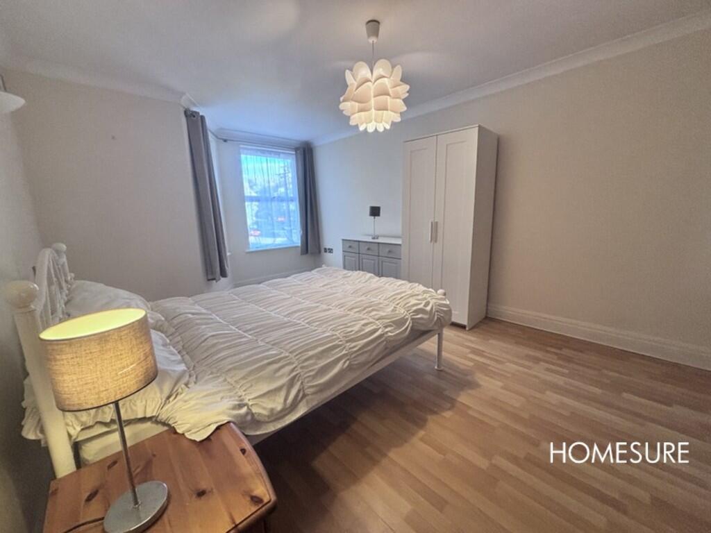 LARGE BEDROOM
