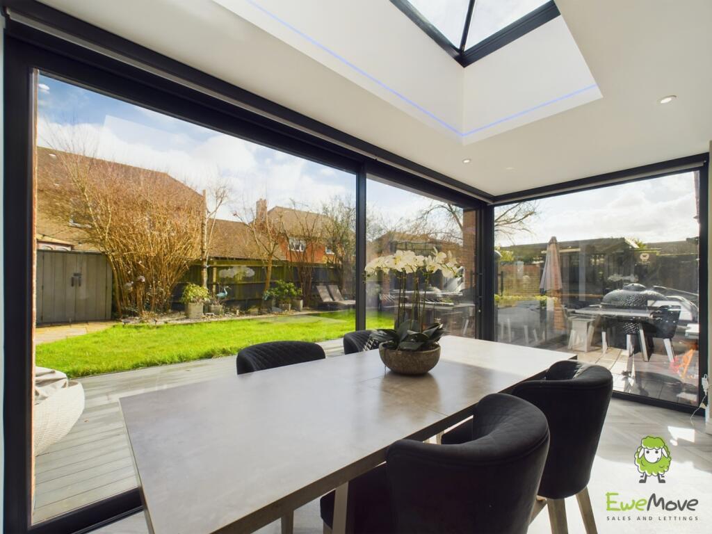 CAM03778G0-PR0171-STILL036