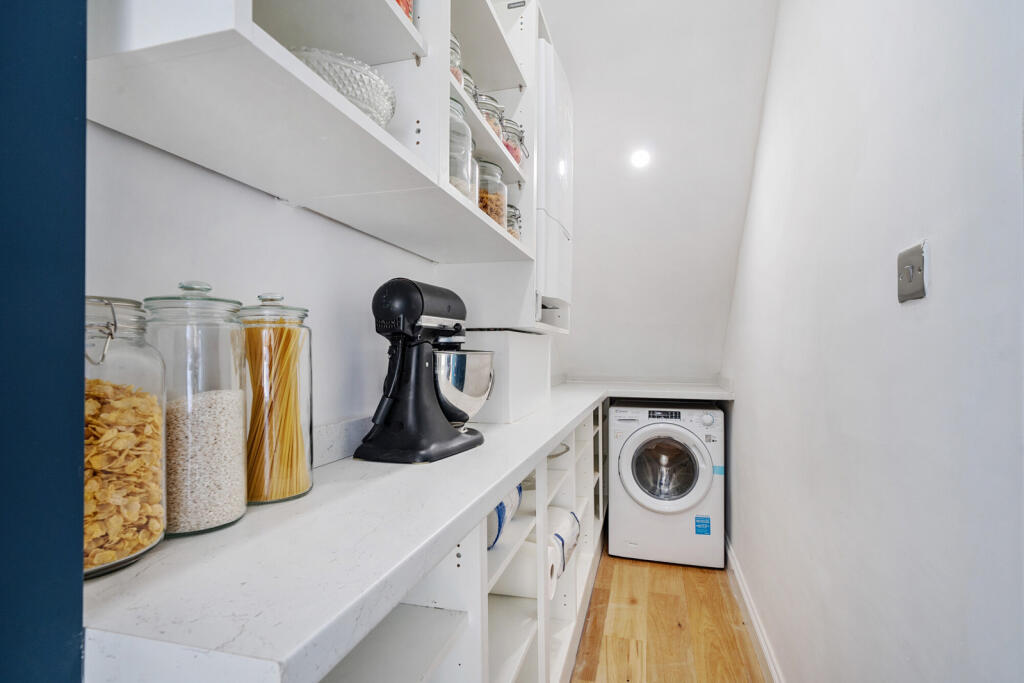 1320702-9-687504c...