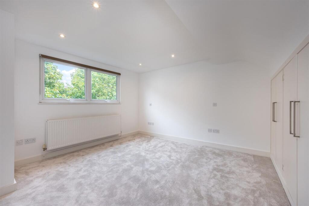 BEDROOM5a.jpg