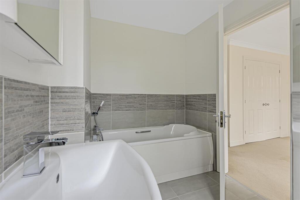 Bedroom two en-suite