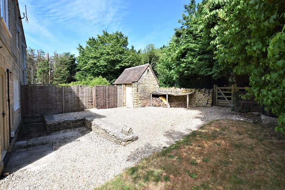 2 Slaughter Farm Cottages - Rear Courtyard Area.jp