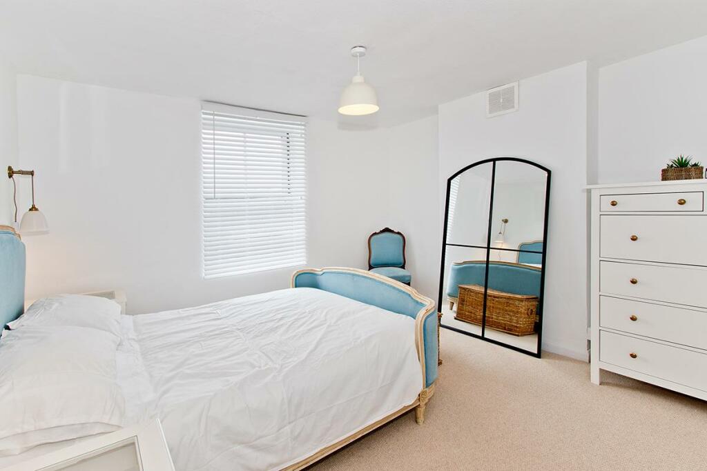 bed1.jpg