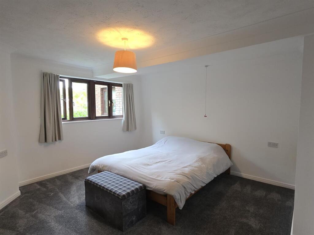 WhatsApp Image 2025-10-08 at 18.35.22_6dbd9c3a.jpg