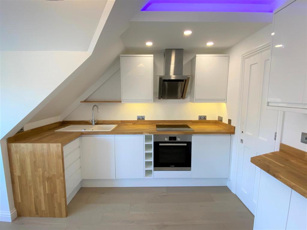 Flat 5, 8 Tolcarne Road Kitchen